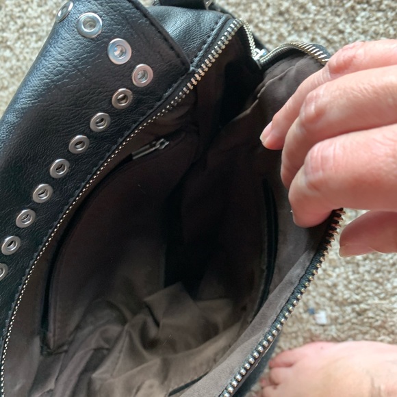 Black grommet backpack - Picture 3 of 3